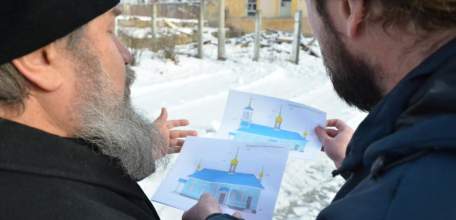 Епископ Максим осмотрел место восстановления храма Покрова Пресвятой Богородицы