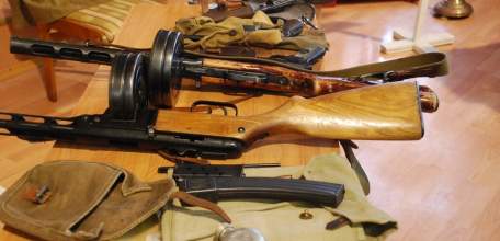 В елецкой православной гимназии состоялась выставка оружия