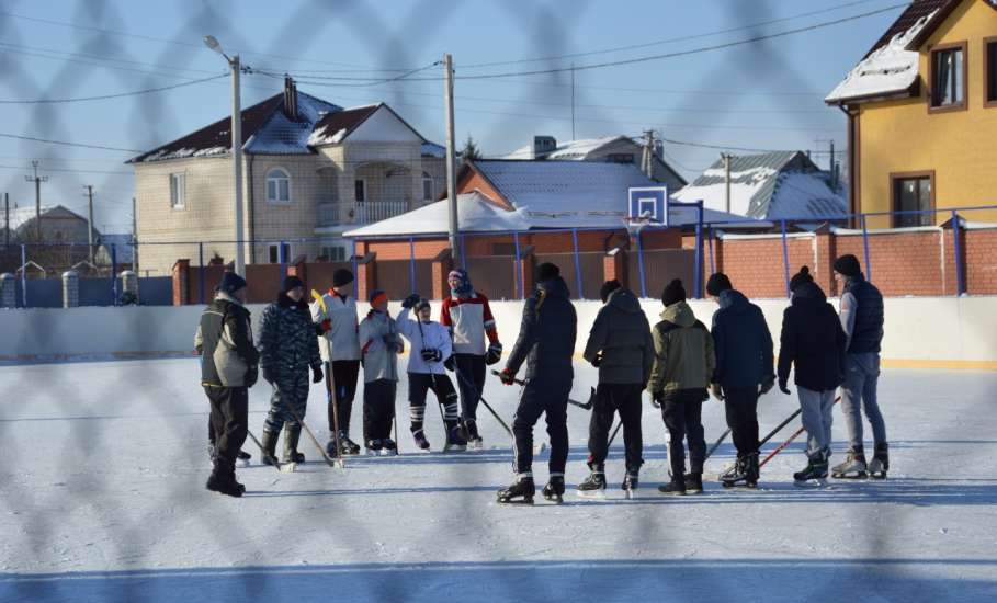 В Елецком районе школьники открыли хоккейный сезон