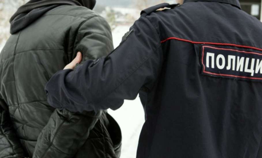 В Ельце сотрудники полиции задержали подозреваемого в грабеже