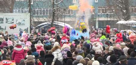 Обжорные ряды, гусиные бои, конкурсы и забавы: в Ельце с размахом отметили Масленицу