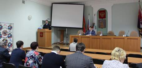 На сессии Совета депутатов Ельца начальник ОМВД России по городу Ельцу Павел Попов выступил с отчетом о проделанной работе