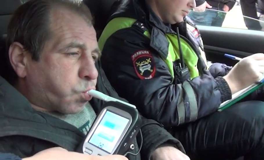 В праздничные дни ГИБДД Елецкого района будет проверять водителей на предмет опьянения