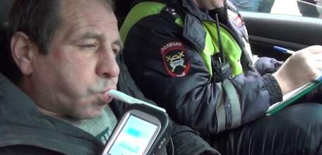 В праздничные дни ГИБДД Елецкого района будет проверять водителей на предмет опьянения