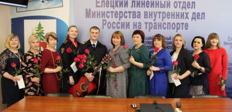 Женщина на службе - всегда женщина