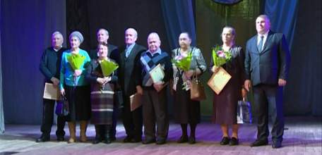 В Городском дворце культуры ельчанки принимали поздравления и творческие подарки