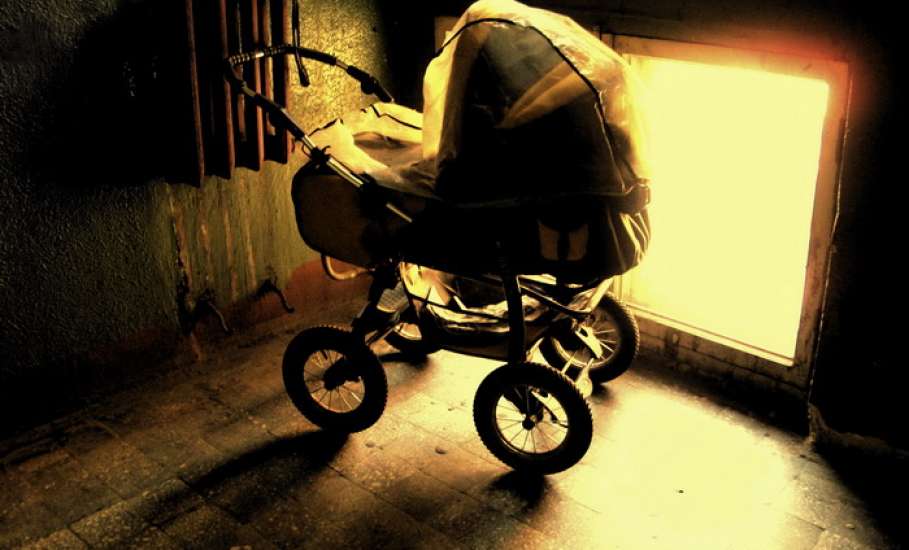 На улице Вермишева в многоквартирном доме совершена кража детской коляски