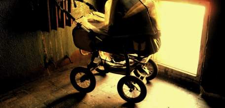 На улице Вермишева в многоквартирном доме совершена кража детской коляски