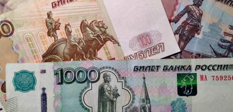 Федеральным законом №41-ФЗ решено досрочно повысить размер МРОТ