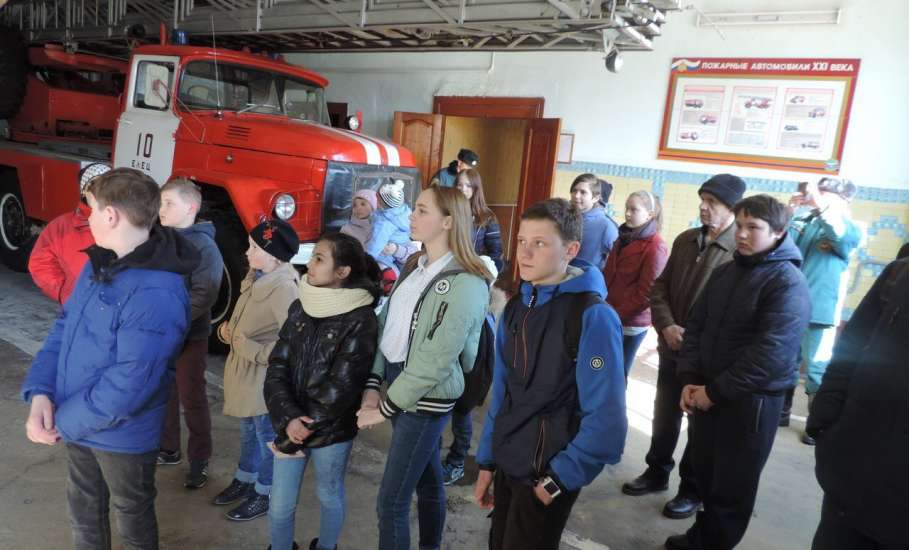 В рамках ОПМ «Семья» елецкие школьники посетили пожарно-спасательную часть
