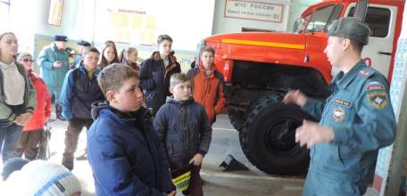 В рамках ОПМ &laquo;Семья&raquo; елецкие школьники посетили пожарно-спасательную часть