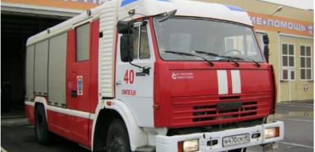 Ночью в Ельце на улице Юбилейной произошло загорание двух автомобилей