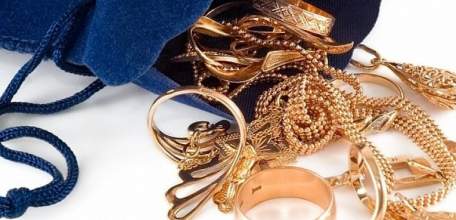 ОМВД России по Елецкому району просит оказать помощь в розыске неизвестных лиц, совершивших кражу имущества в деревне Казинка