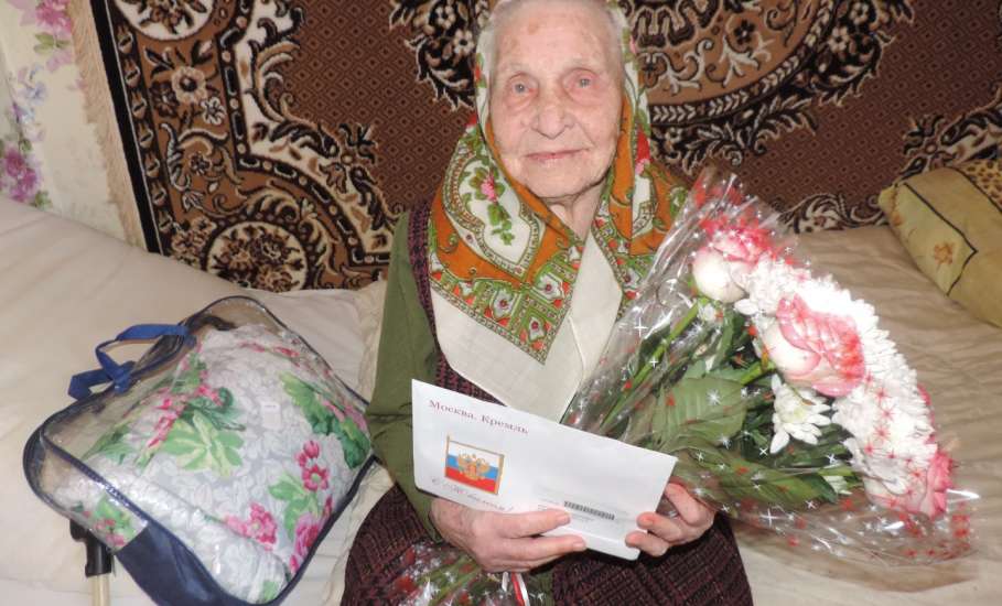 100-летний юбилей отметила жительница города Ельца – труженик тыла и ветеран труда
