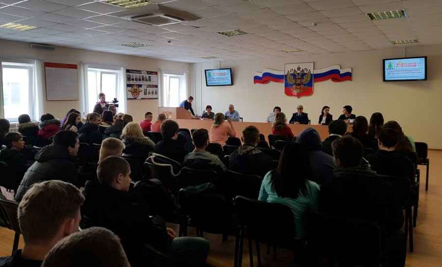 В Ельце оперативные работники прокуратуры встретились с "трудными" подростками