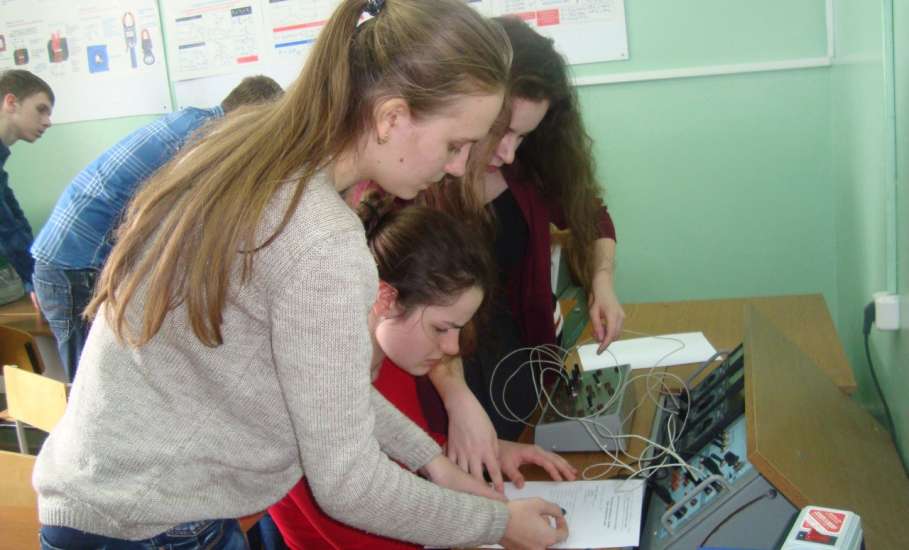 В ЕГУ им. И.А. Бунина прошла олимпиада для старшеклассников по основам электротехники и электроники