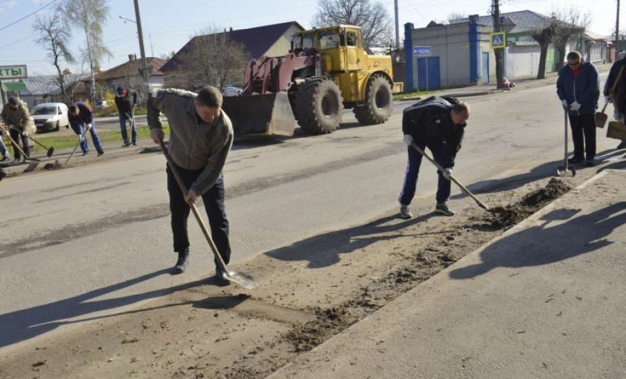 Общеобластной субботник прошел в Ельце