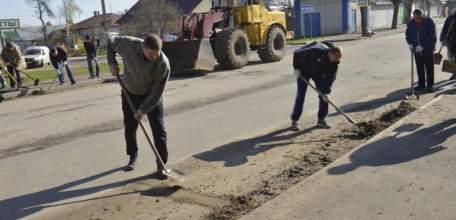 Общеобластной субботник прошел в Ельце