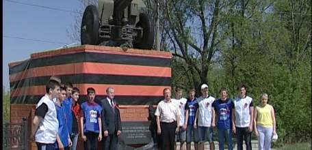Самая большая в городе георгиевская лента заняла своё место