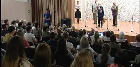 Встреча с ветеранами и праздничный концерт: студенты и преподаватели РосНОУ отметили День Победы