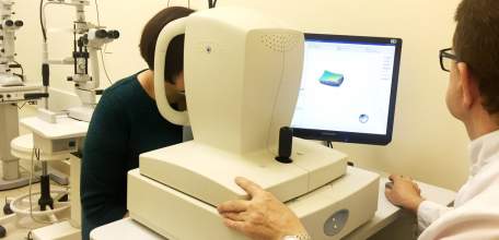 В Клинике доктора Шаталова Вы можете пройти оптическую когерентную томографию глаза