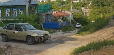 15 мая в Ельце на Профсоюзной улице водитель &laquo;Дэу Нексия&raquo; врезался в ЛЭП