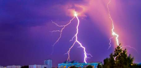 Метеоконсультация от ГУ МЧС России по Липецкой области: гроза и сильный ветер