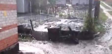 Жители улицы Разина тонут в ливневых водах