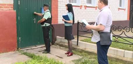 Судебные приставы совместно с сотрудниками налоговой службы проводят рейды по должникам