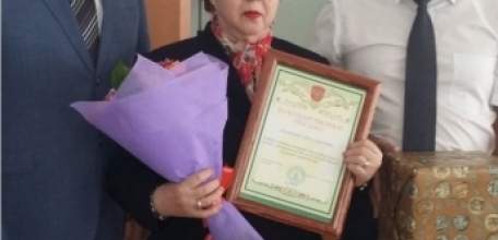 Глава города Ельца и&nbsp;председатель Совета депутатов вручили благодарности ветеранам архивной службы города