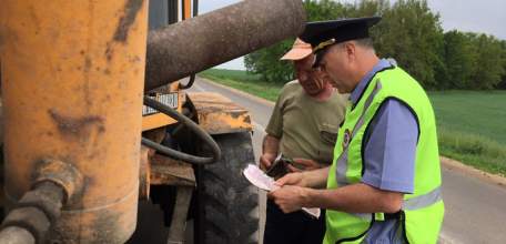 Инспекторы гостехнадзора провели плановый рейдовый осмотр техники на территории города Ельца и Елецкого района