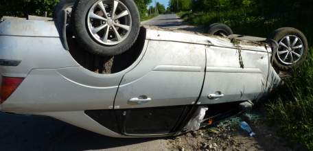 В Ельце на улице Маяковского перевернулся Форд Фокус