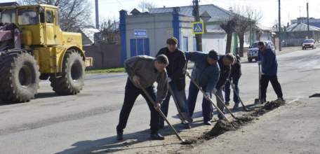 Чистота – забота общая: на улицах Ельца регулярно проходит общегородская уборка