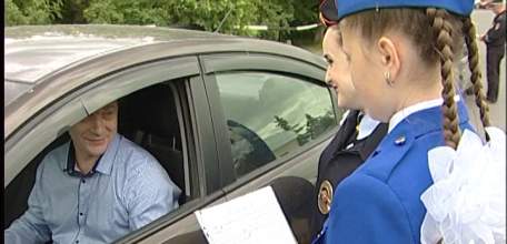 Елецкие школьники обратились к автомобилистам с призывом соблюдать правила дорожного движения