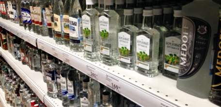 Полиция предупреждает об ответственности за розничную продажу алкогольной продукции несовершеннолетним