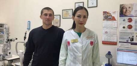 Если у Вас появились мушки, ощущение песка в глазах необходимо незамедлительно обратиться к офтальмологу