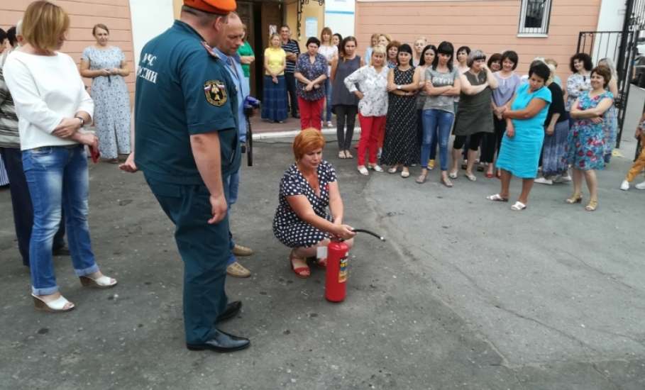 Учебная тренировка с эвакуацией состоялась в пенсионном фонде г. Ельца