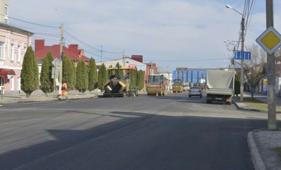 Ход реализации проекта «Безопасные и качественные дороги» проверили в Ельце
