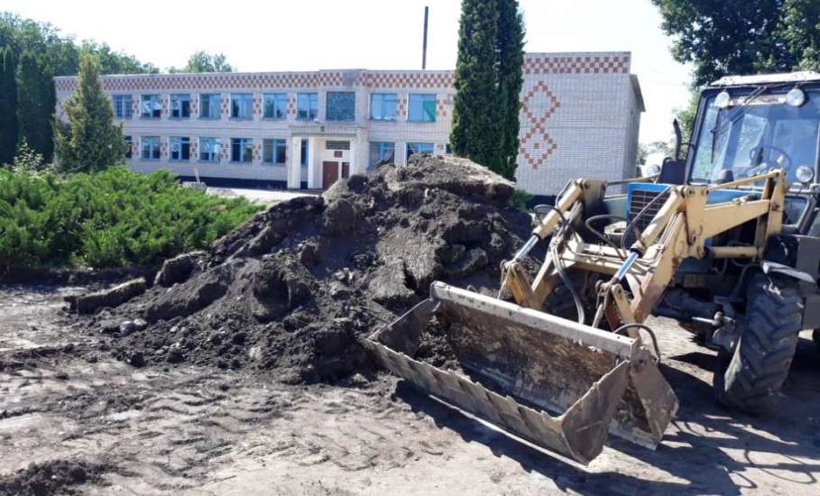 В Елецком районе строится красивая центральная площадь с фонтанами