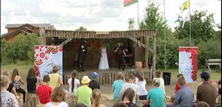 Елецкий молодёжный театр-студия в День воинской славы России побывал в гостях у детей в летнем лагере на Аргамач-Пальне