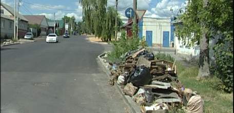 &laquo;Ложка дегтя&raquo; в ремонте ул. Комсомольской: красивый и ухоженный вид портят стихийные свалки