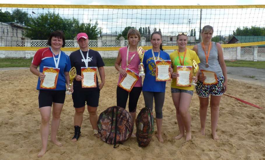 В Ельце прошел турнир по пляжному волейболу среди женщин