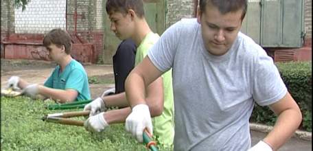 Отдых с пользой: более трёхсот елецких подростков нашли работу на время школьных каникул