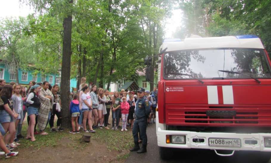 В детском лагере «Белая березка» прошла встреча детей с пожарными