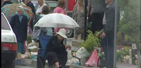 Несанкционированная торговля как угроза возникновения ДТП: сотрудники комитета потребительского рынка и ГИБДД провели совместный рейд