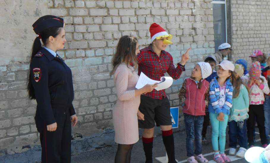 Сотрудники ГИБДД Ельца провели занятие с детьми в д/с №25