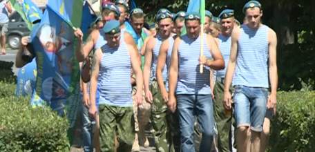 В Ельце отметили 88-ю годовщину образования воздушно-десантных войск