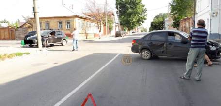 Утром 6 августа в Ельце на улице Свердлова произошло ДТП
