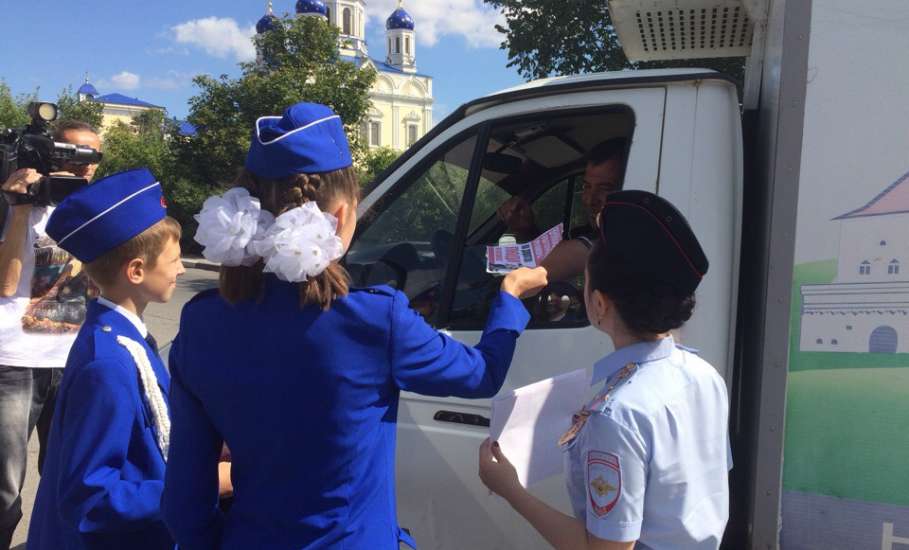Сотрудники Госавтоинспекции и Юные инспекторы дорожного движения провели в Ельце мотоакцию