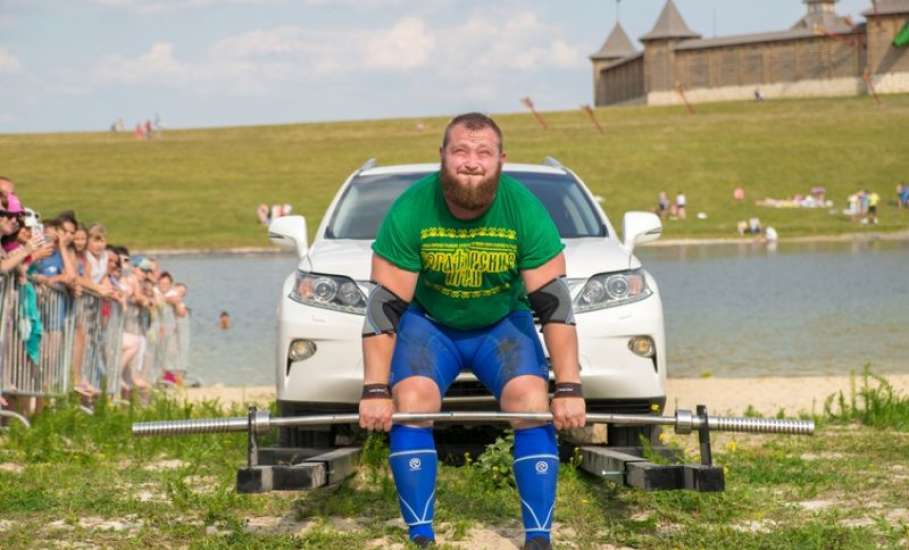 Известный елецкий атлет Александр Кузьмин стал серебряным призером открытого чемпионата Липецкой области по силовому экстриму